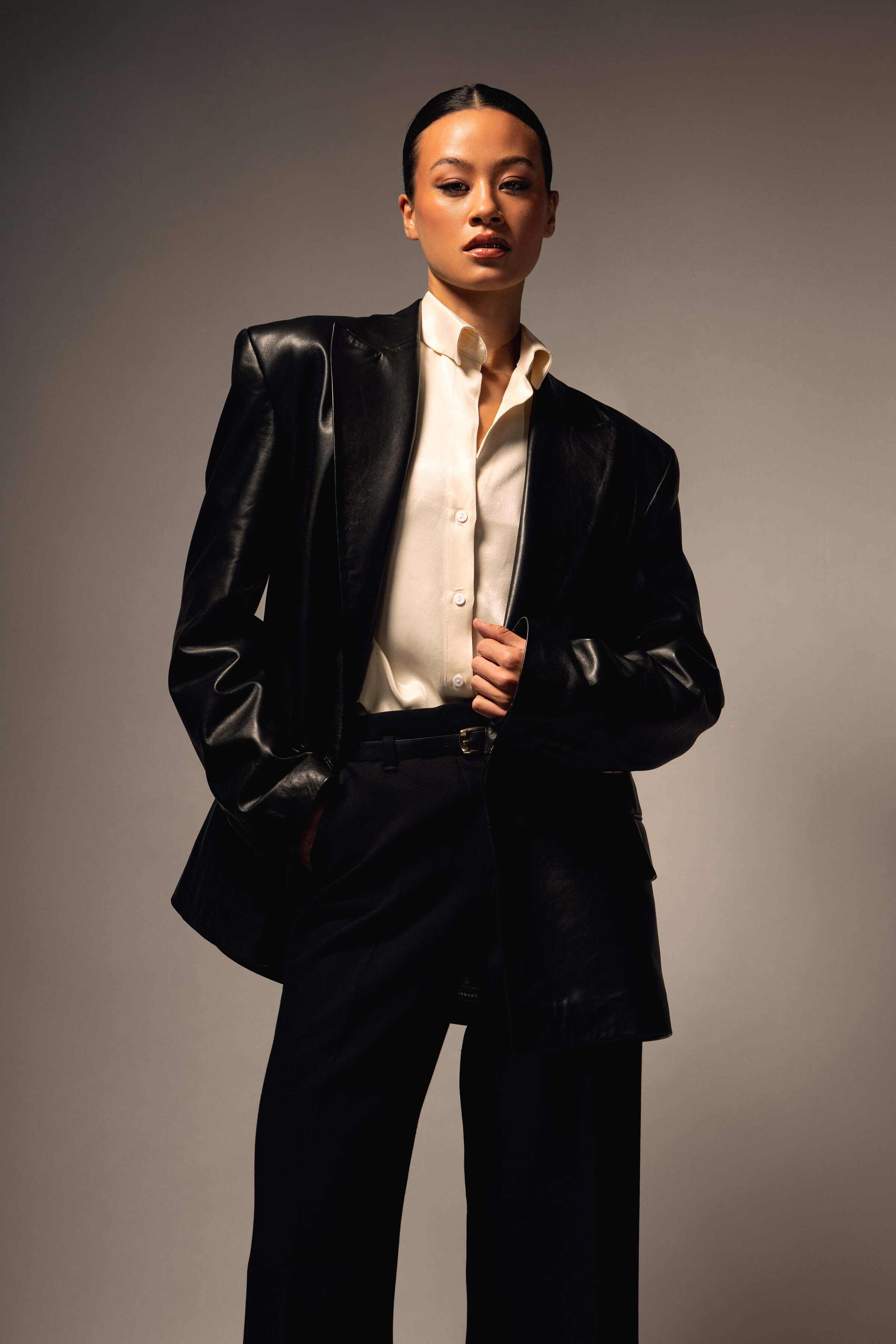 Oversized Grand Peak Leather Blazer (Woman)